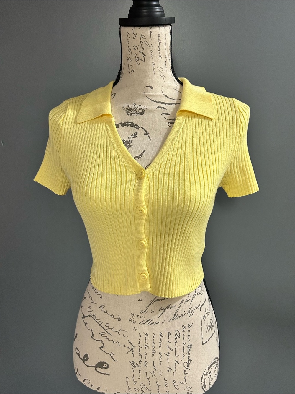 Yellow Ribbed Short-Sleeve Collared Button-Up Top - Picture 3 of 7